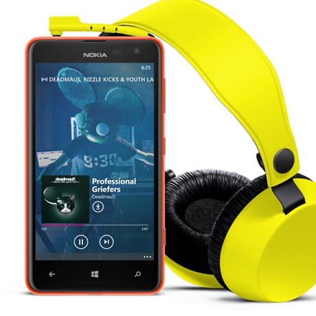 1-nokia_lumia-625_yellow_with_boom.jpg